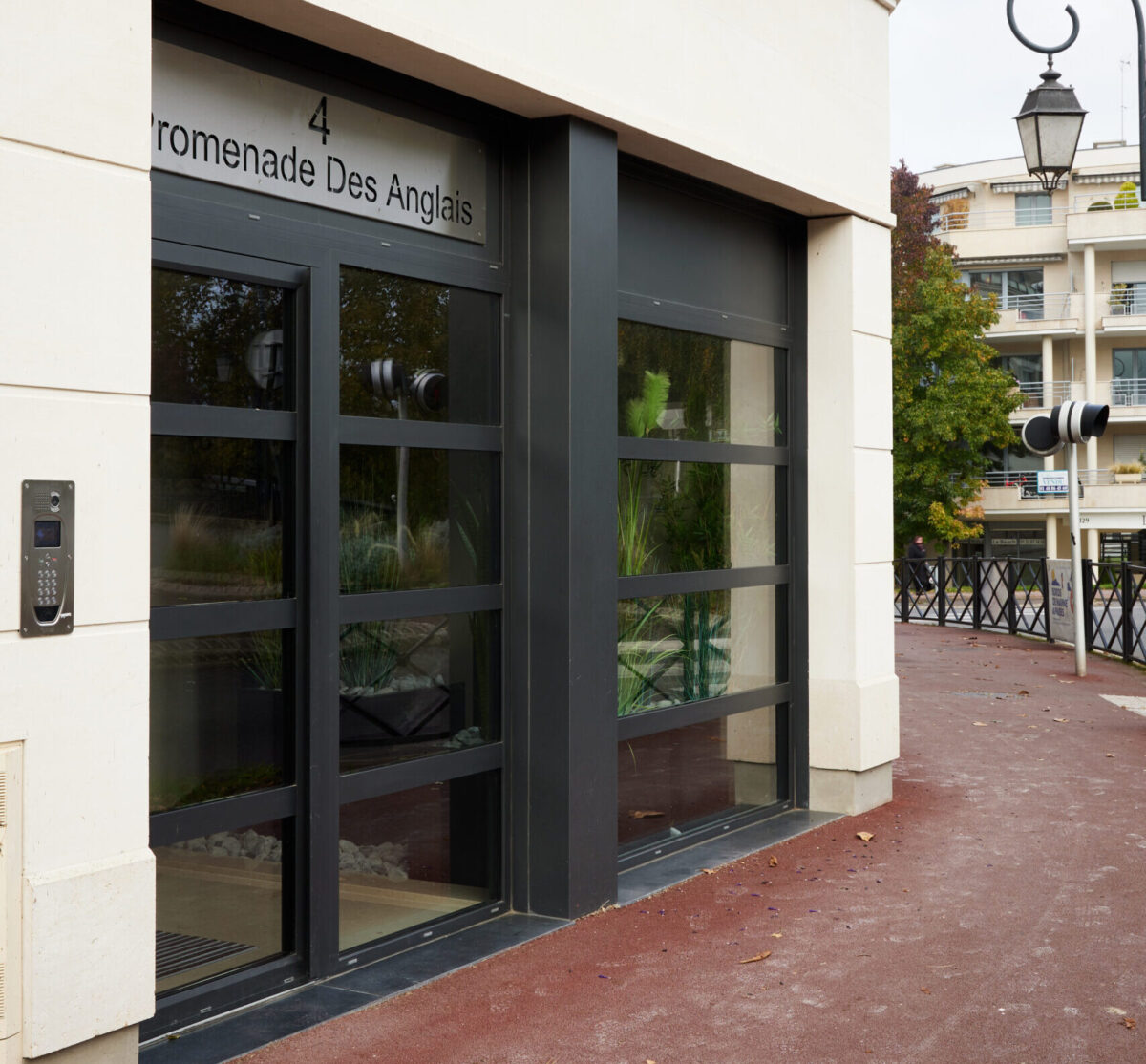 Porte tertiaire aluminium coloris Noir profond RAL 9005