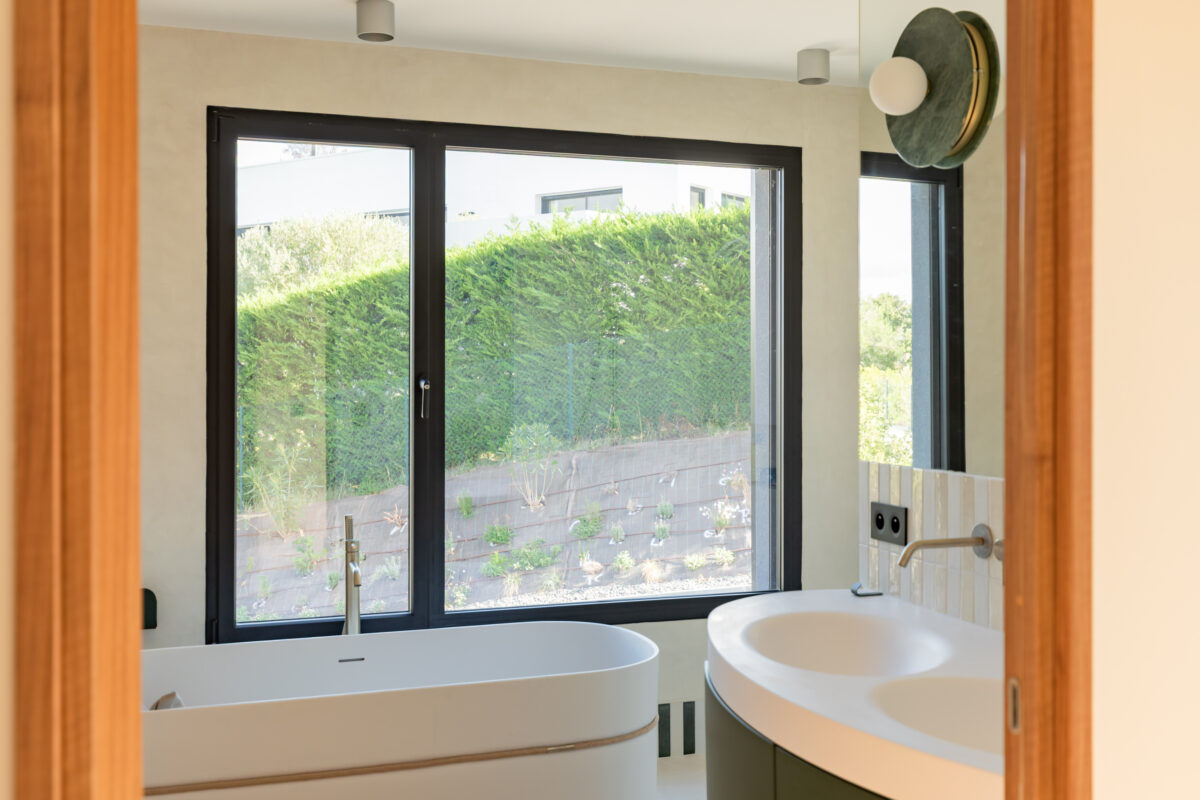 Fenêtre aluminium Sensation 2 coloris Noir profond RAL 9005