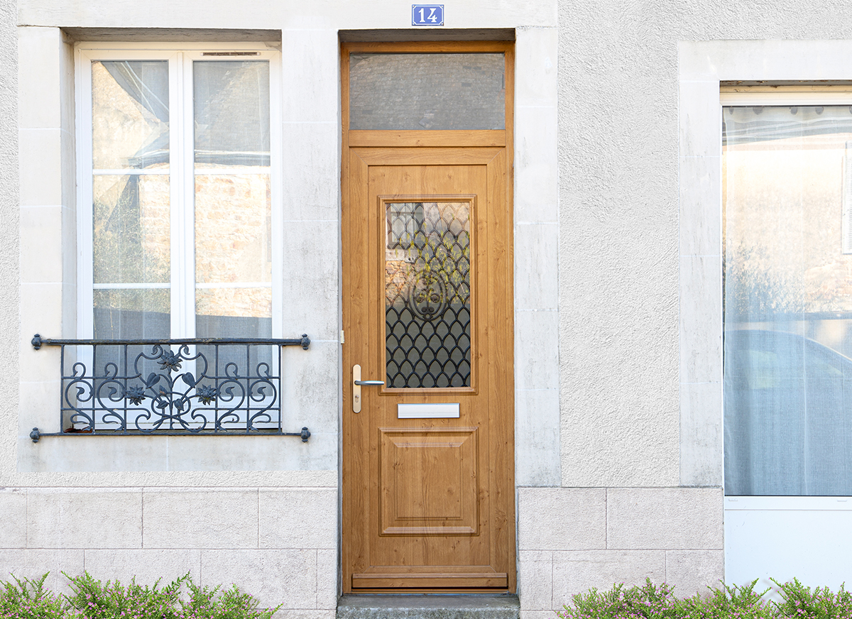 Porte d'entrée PVC Classique Calabre vitrée coloris chêne doré