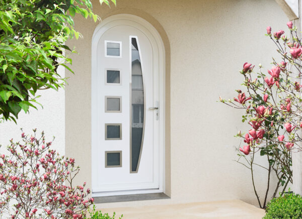 Porte d'entrée PVC à panneaux cintrée contemporaine