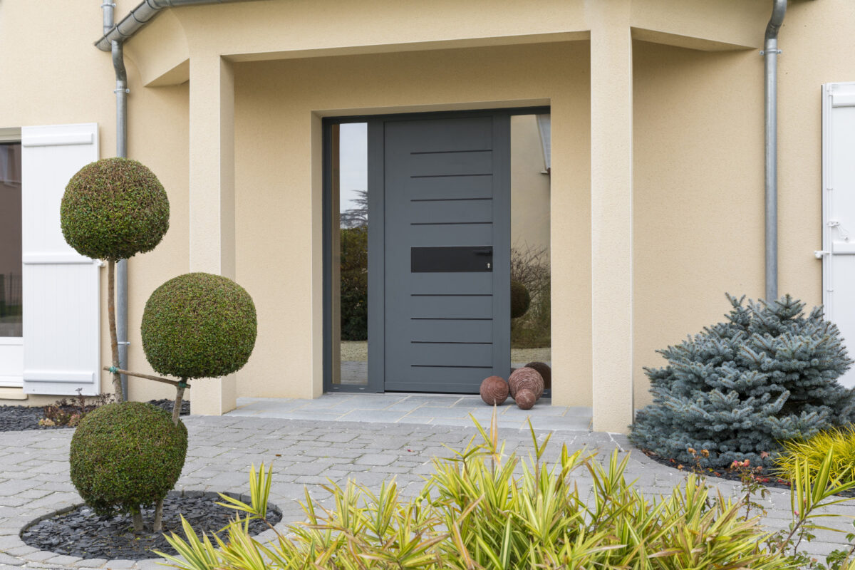 Porte d'entrée ALU Monobloc Samourai A avec fixes latéraux coloris Gris basalte RAL 7012