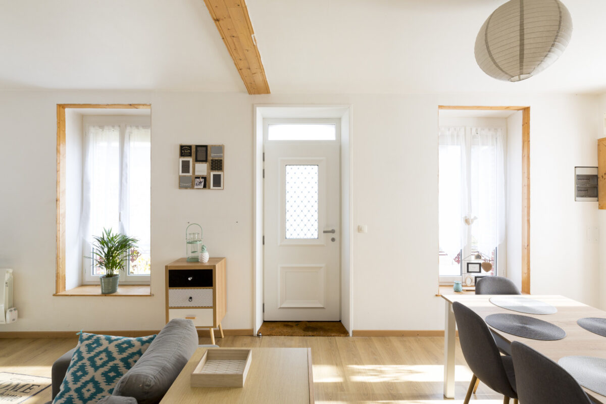 Porte d'entrée ALU Monobloc Diva avec imposte et grille décorative