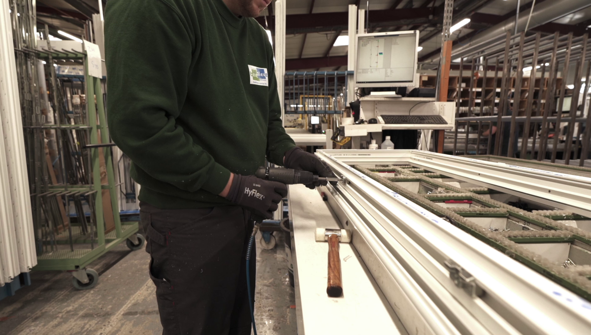 Fabrication des menuiseries PVC chez Baie Bleue